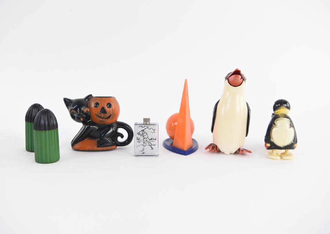 GROUPING OF VINTAGE BAKELITE AND PLASTIC (1 of 10)