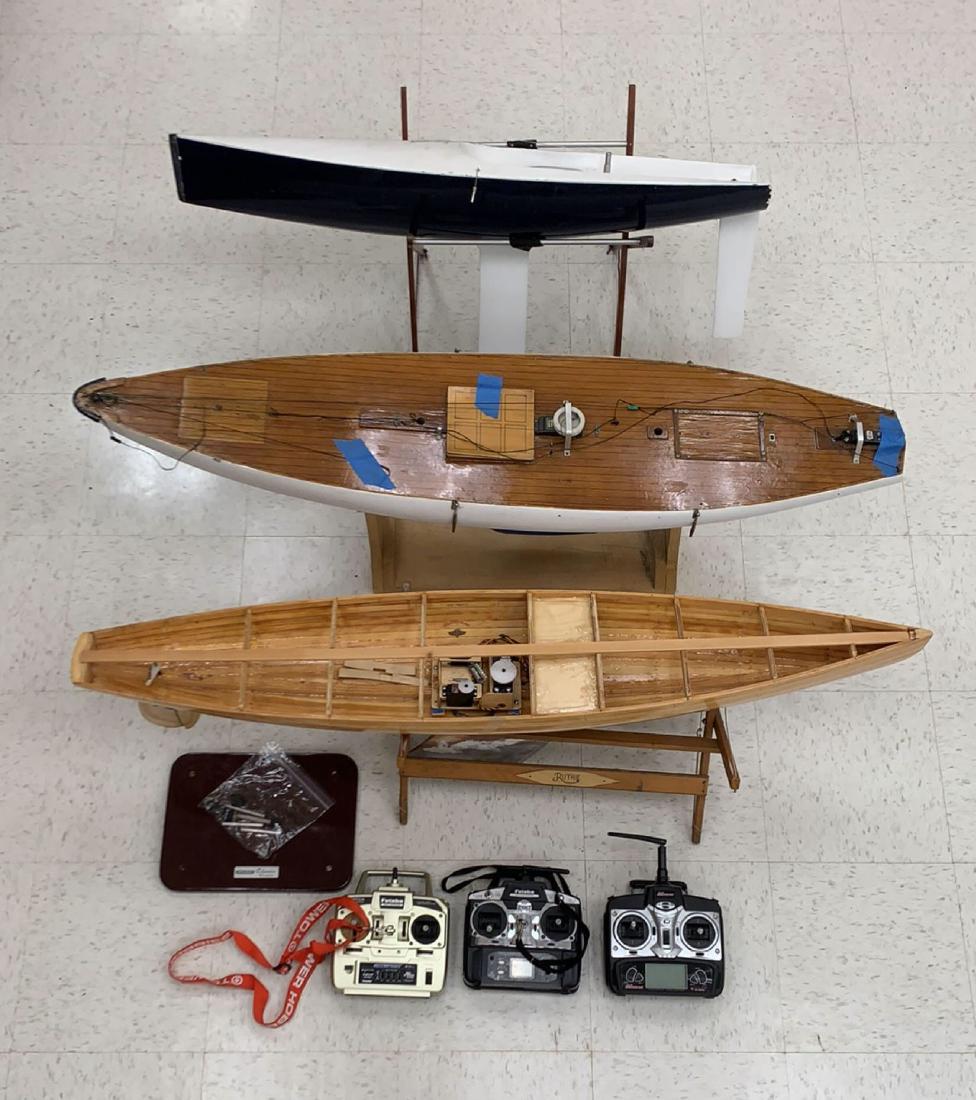 (3) REMOTE CONTROL POND BOATS (1 of 11)