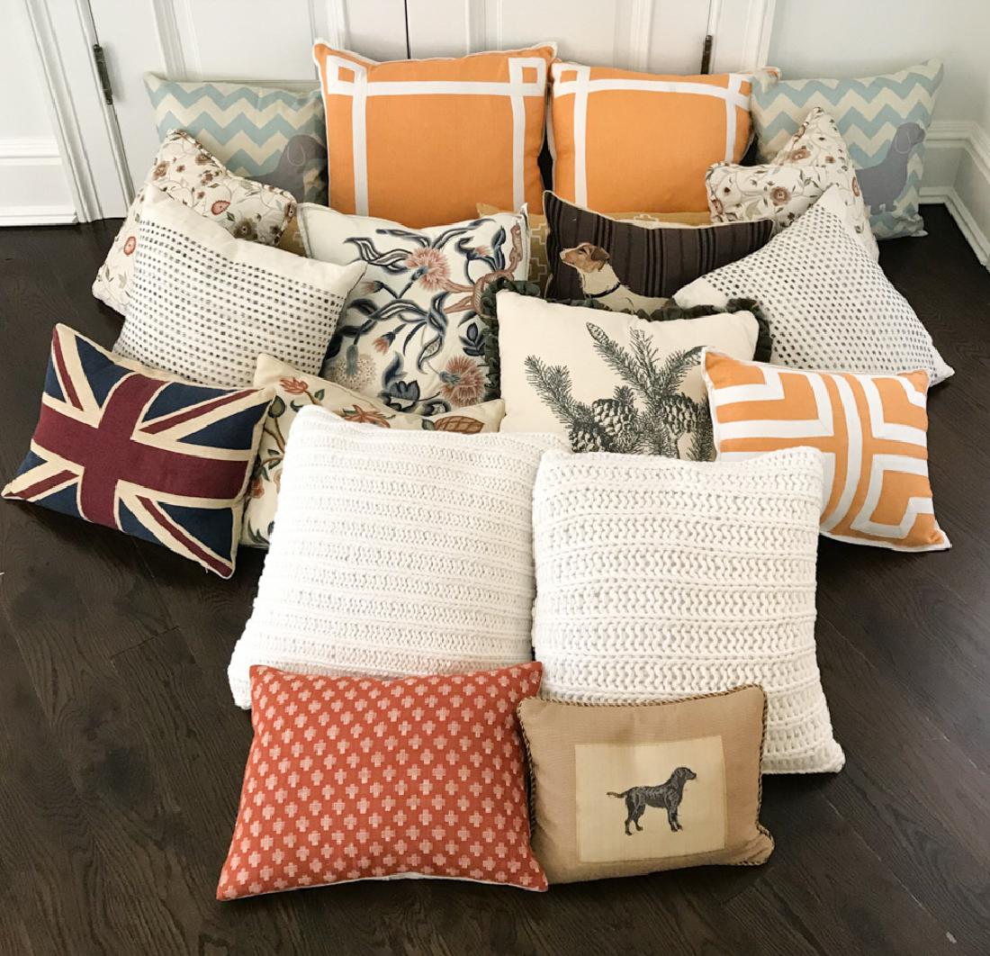 GROUPING OF DECORATIVE THROW PILLOWS: DESCRIPTION UPDATED SHORTLY
