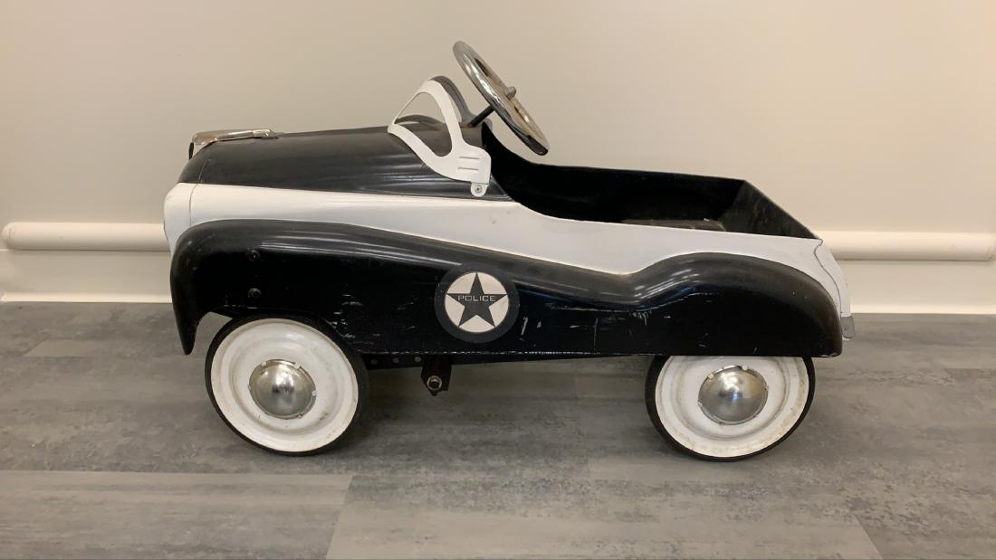 VINTAGE CHILD'S PEDAL CAR (1 of 6)