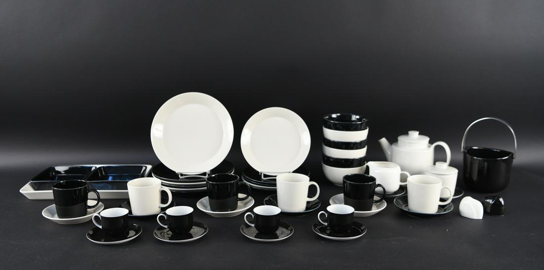 GROUPING OF ARABIA BLACK & WHITE PORCELAIN ETC. (1 of 18)