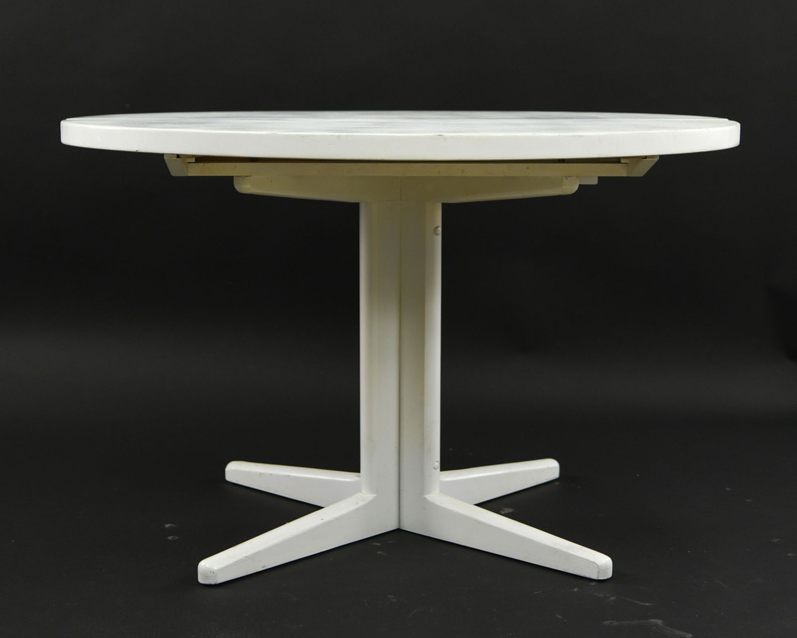 FDB MOBLER DANISH EXTENSION DINING TABLE: With one two-part leaf that adds 15.75". Dimensions: (Without leaf) H 28.5" x Dia. 45.5" Condition: Surface dirt including light scratches, scuffs, rubs to edges. Couple small nicks to finish. One pla