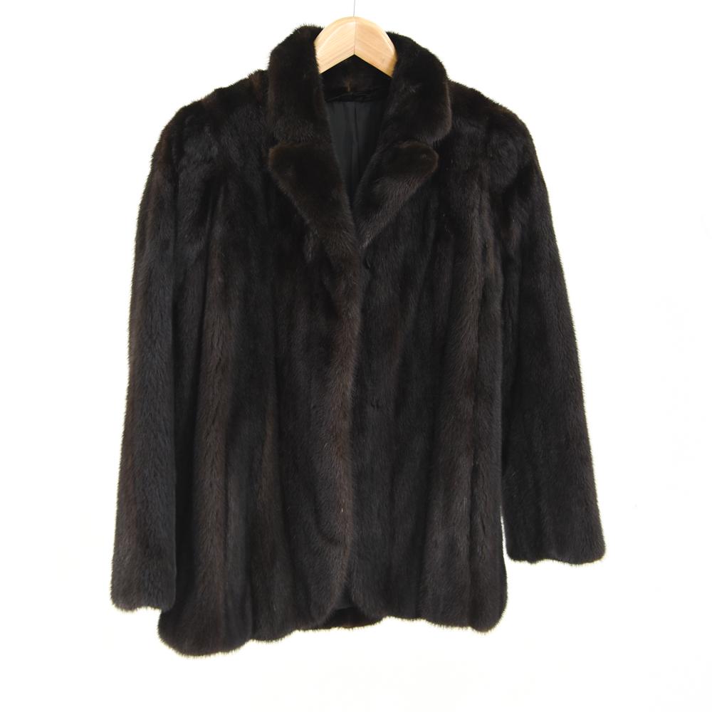 MINK JACKET: Dimensions: L 29" x Shoulder 16" x Sleeve 21" Condition: Gently used.