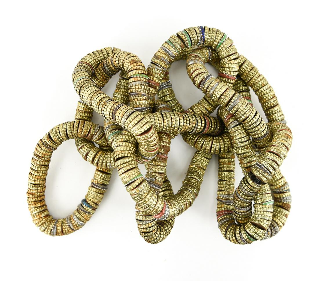 ARTS AND CRAFTS BOTTLE CAP CHAIN (1 of 13)
