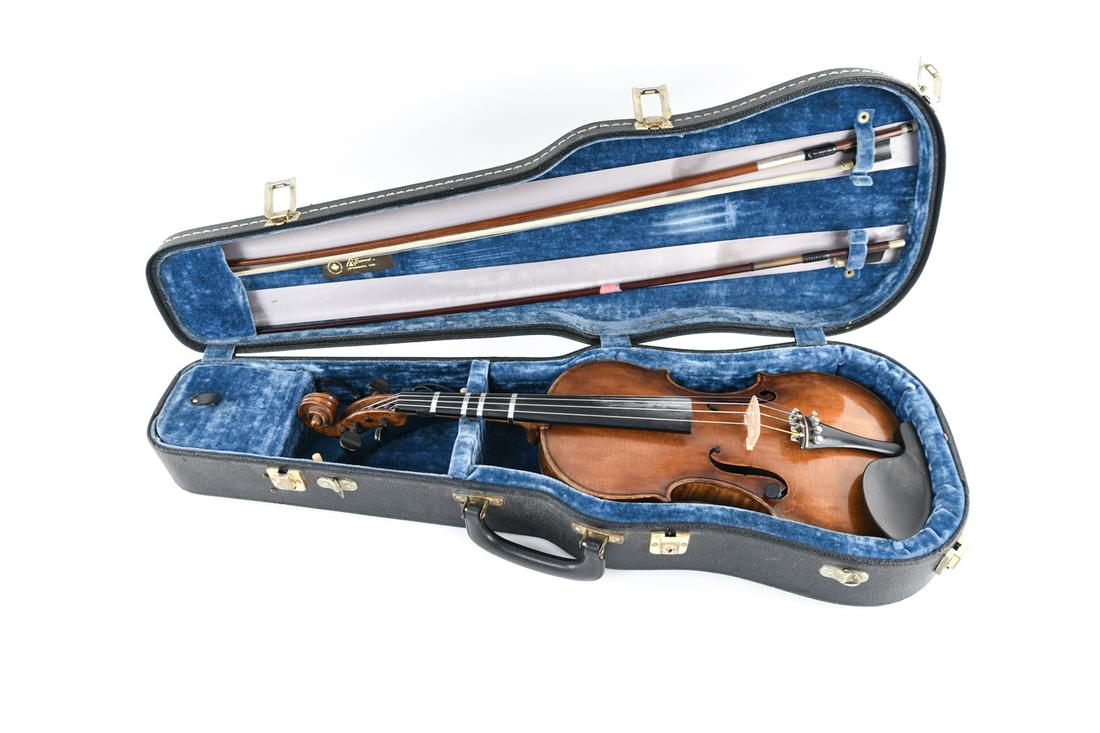 L.J. HODGES 1937 VIOLIN W/ BOWS: Label inside violin. Dimensions: (Case) H 5" x W 30.5" x D 10.5" Condition: Showing signs of age and use. Scuffs, scratches. One bow broken. Not tuned or tested.