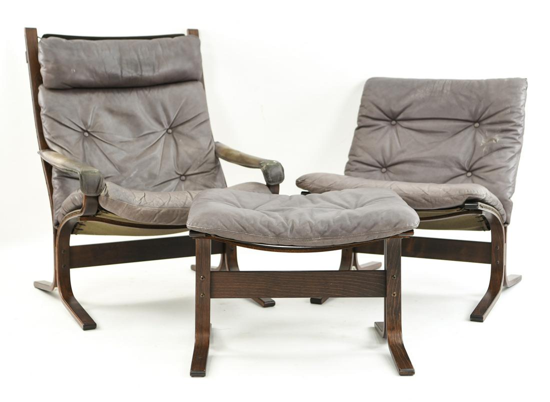 (2) INGMAR RELLING SIESTA EASY CHAIRS & OTTOMAN: Dimensions: (Chair) H 39" x W 27.5" x D 31" x SH 17" Condition: Creasing and areas of discoloration to leather. F051