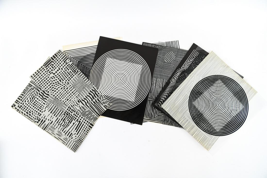 VICTOR VASARELY 1965 BOOK W/ PRINTS: From Plastic Arts of the 20th Century, introduction by Marcel Joray. Copyright 1965 by Editions du Griffon Neuchatel. With collection of loose prints. Dimensions: H 12" x W 9.5" x D 1" Condition: Show