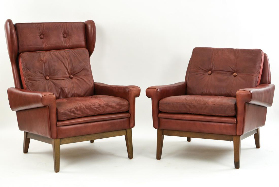 (2) SVEND SKIPPER LOUNGE CHAIRS: Dimensions: (Taller chair) H 39.5" x W 29.5" x D 30" SH 17" Condition: Showing light scratches and wear to leather. Armrest cushions are a little crunchy. Darkened area to left side front leg of short