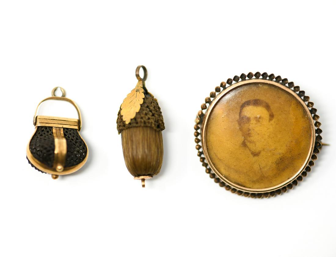 ANTIQUE GOLD MOURNING JEWELRY GROUPING (1 of 8)