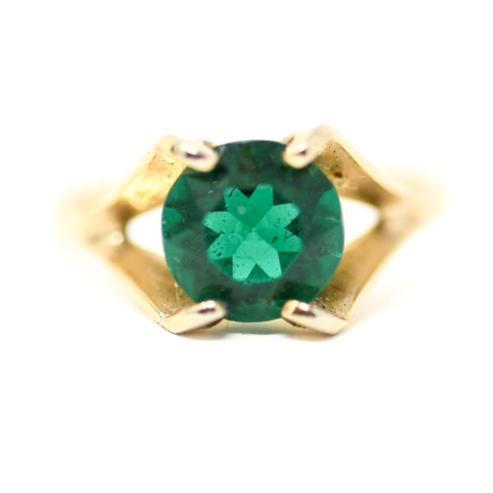 10K YELLOW GOLD & GREEN STONE RING (1 of 8)