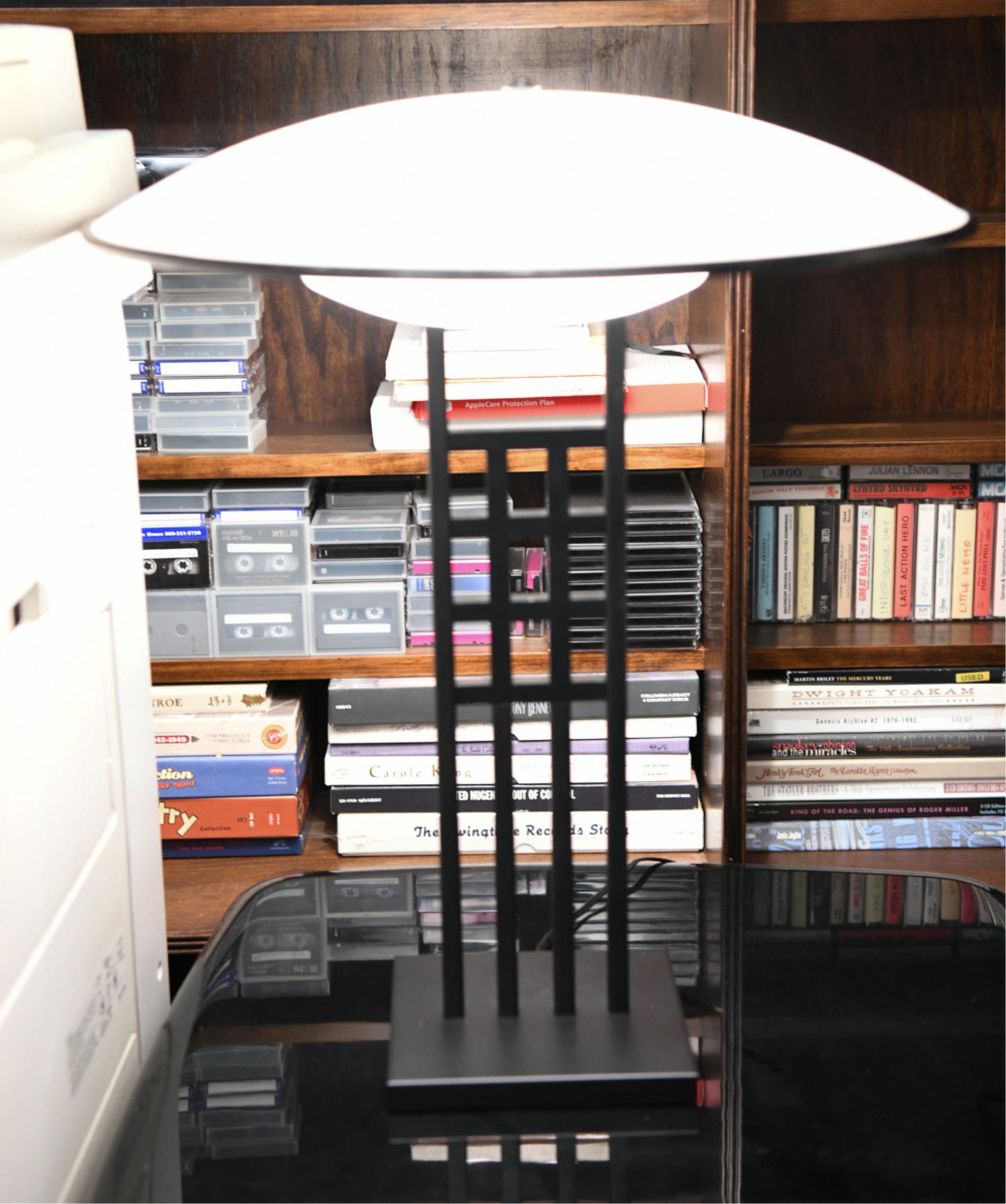 POST MODERN TABLE LAMP (1 of 3)