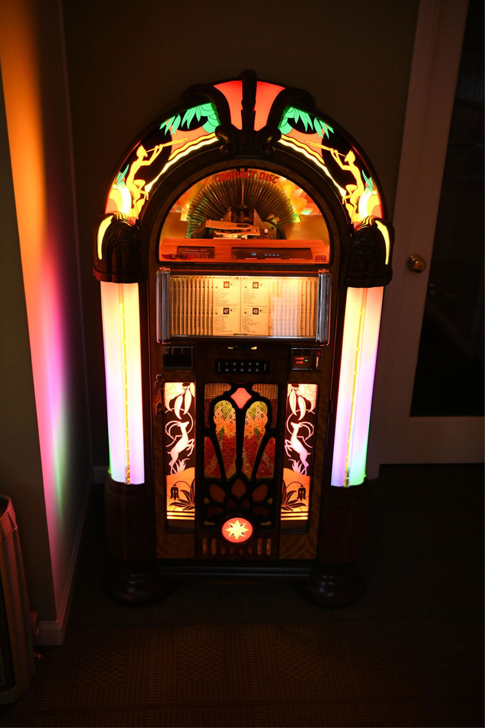 ANTIQUE APPARATUS JUKEBOX CD PLAYER (1 of 5)