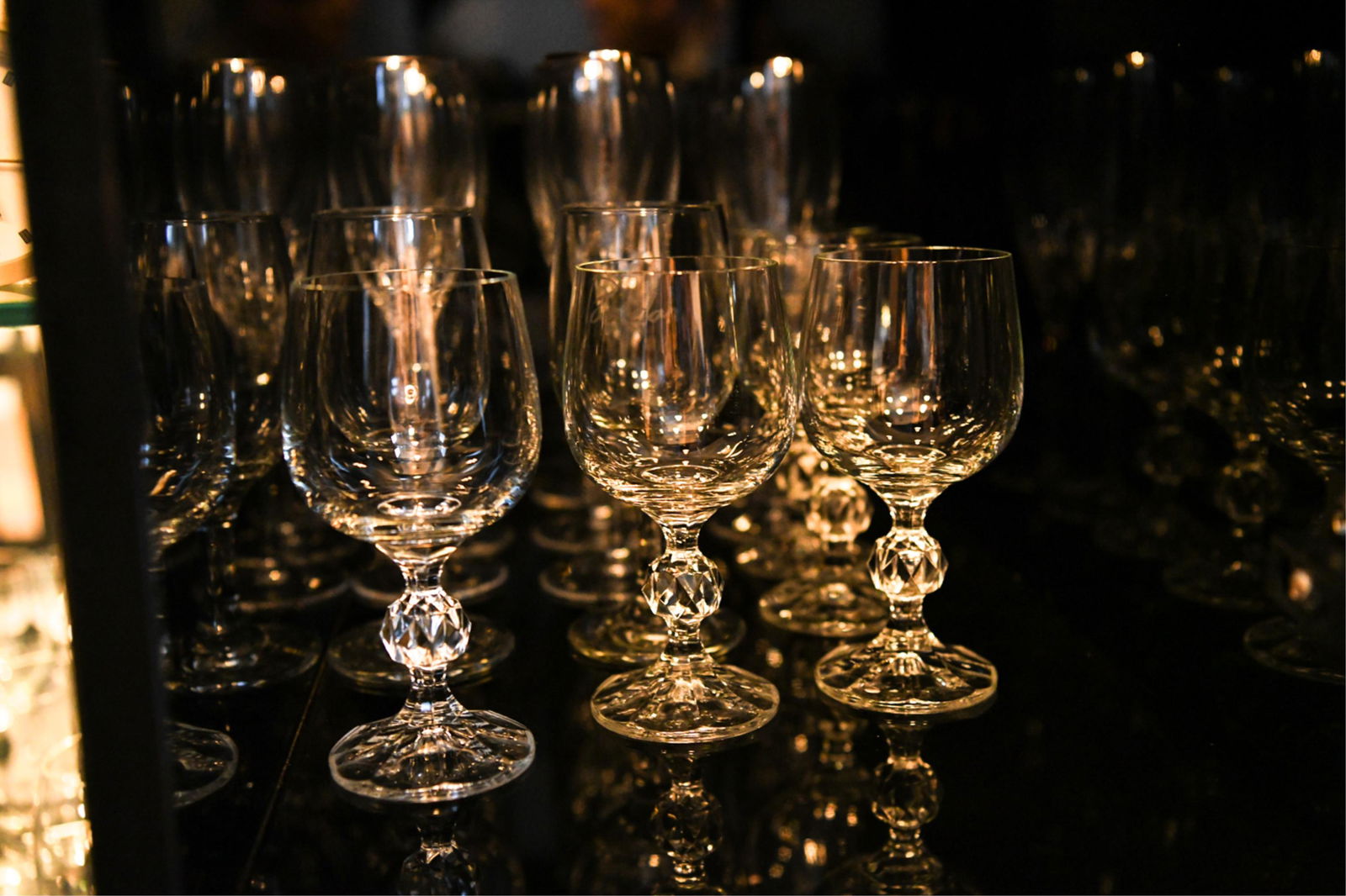 GROUPING OF STEMWARE ETC. (1 of 6)