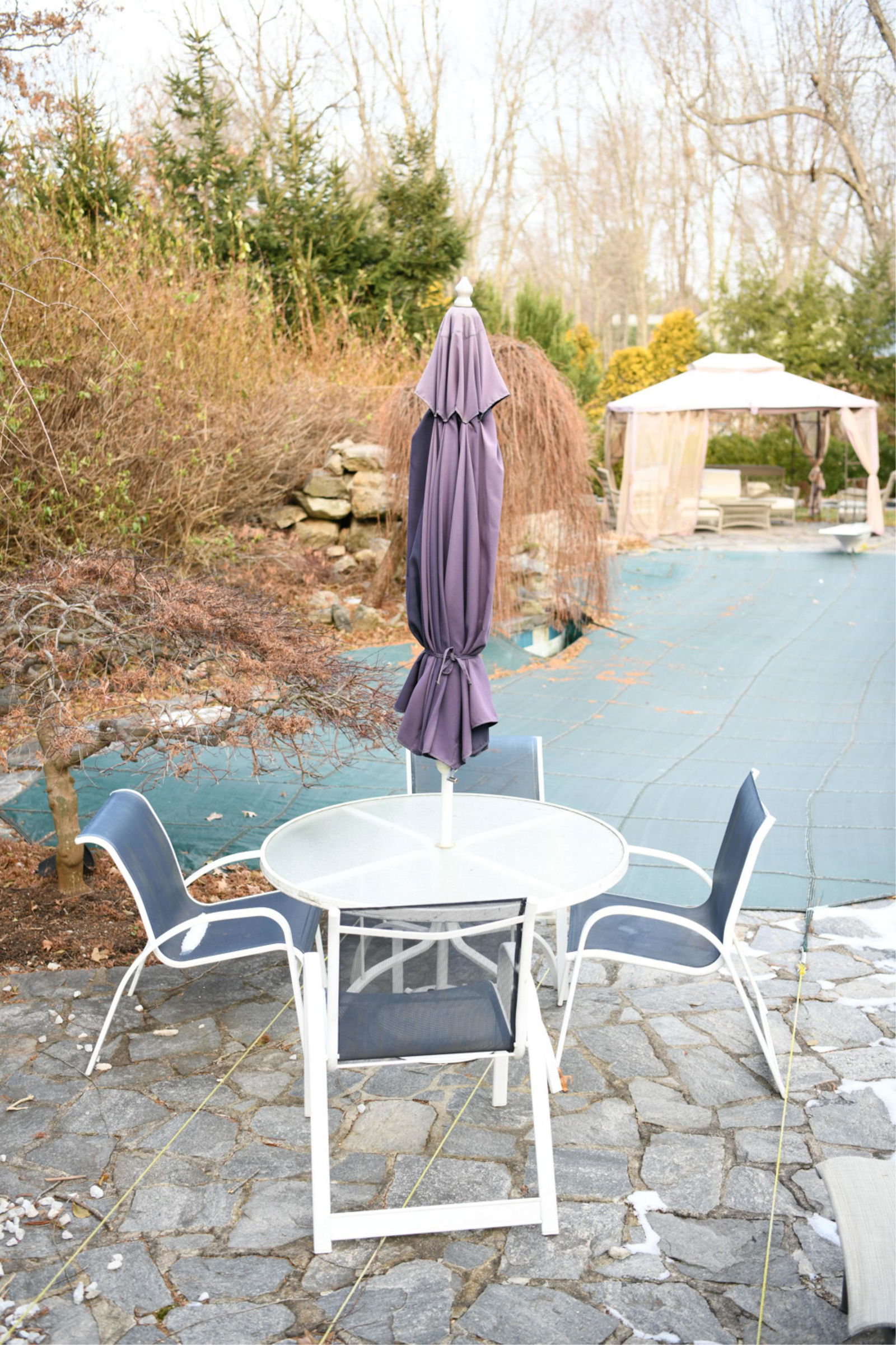 OUTDOOR TABLE AND (4) CHAIRS: DESCRIPTION UPDATED SHORTLY