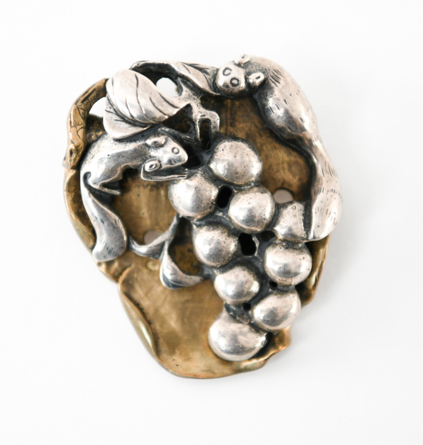 AMY KAHN RUSSELL STERLING SILVER BROOCH: Marked sterling to back. Dimensions: H 2.5" x W 2" Weight: 2.190 ozt Condition: Light tarnish.