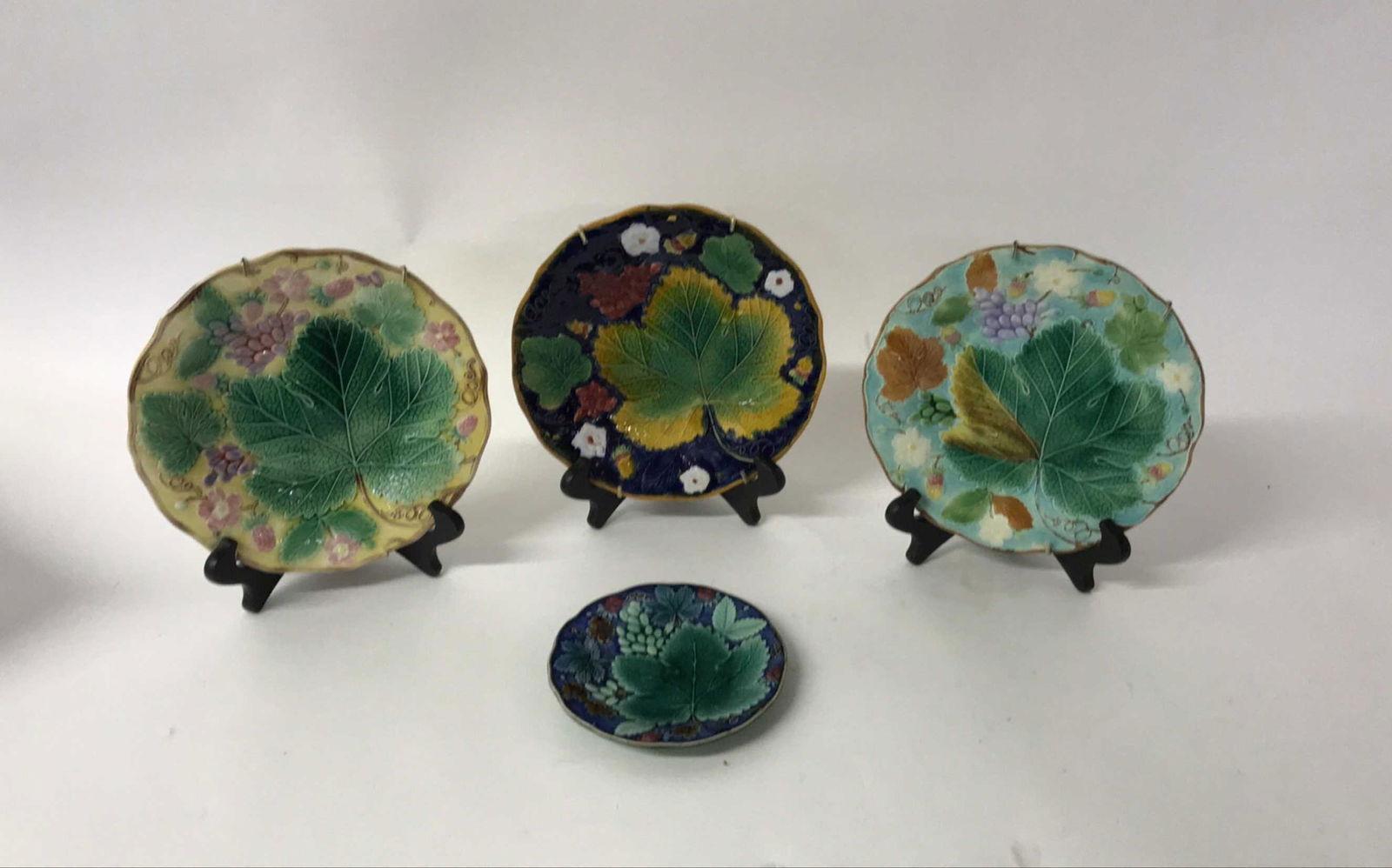 (4) ANTIQUE MAJOLICA PLATES WITH LEAVES (1 of 9)