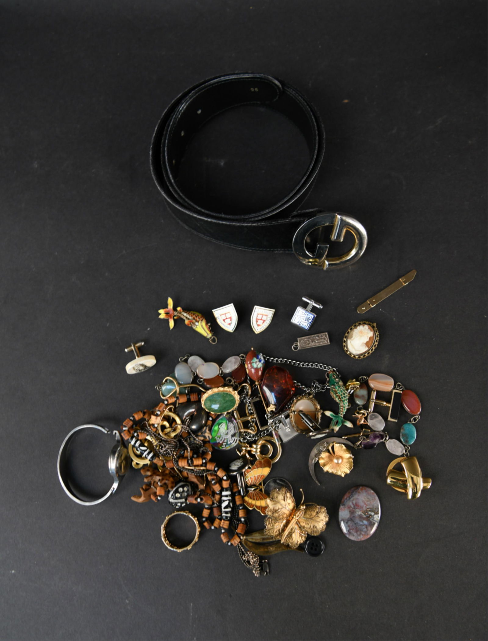 GROUPING OF COSTUME JEWELRY ETC. (1 of 9)