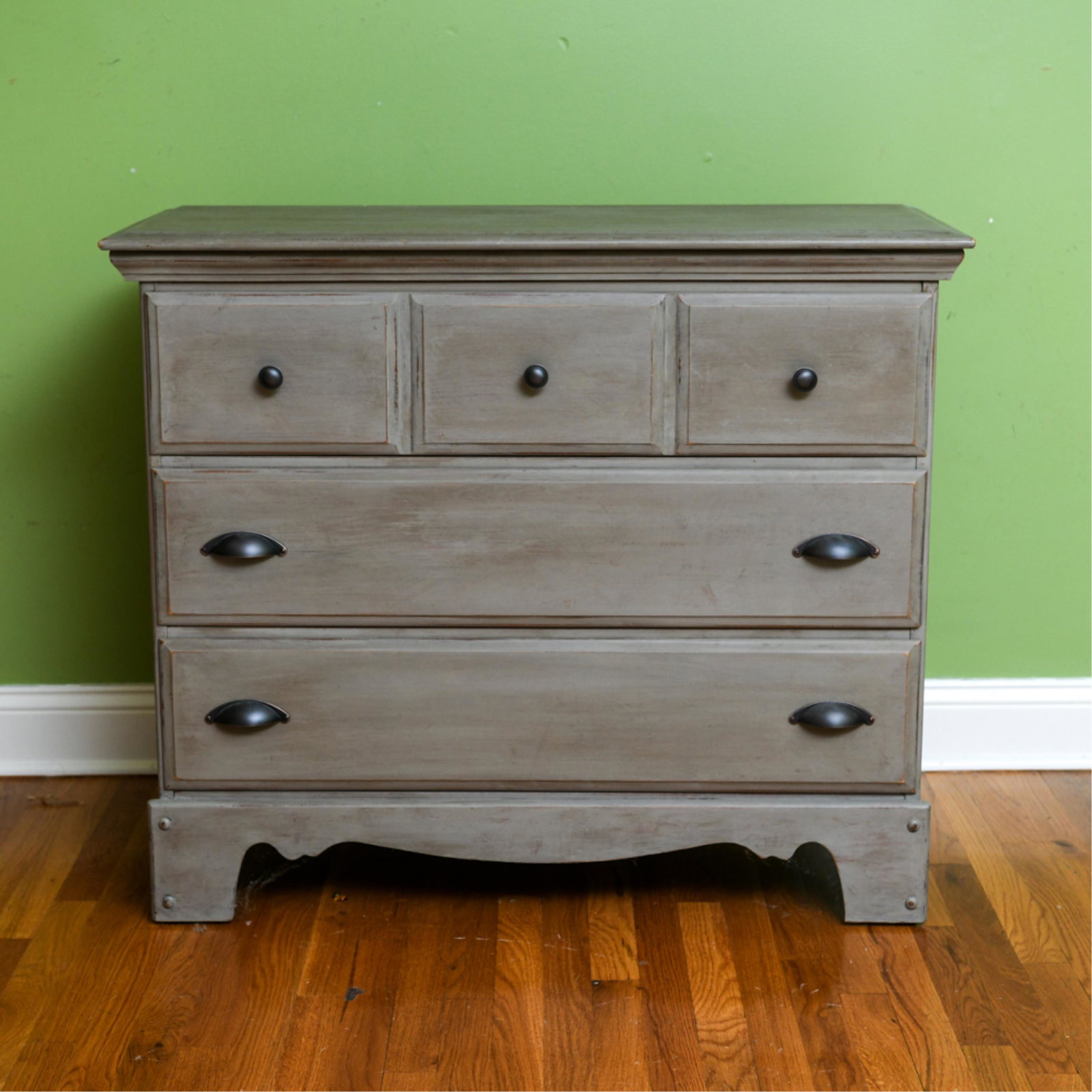 CONTEMPORARY 3 DRAWER CHEST (1 of 5)