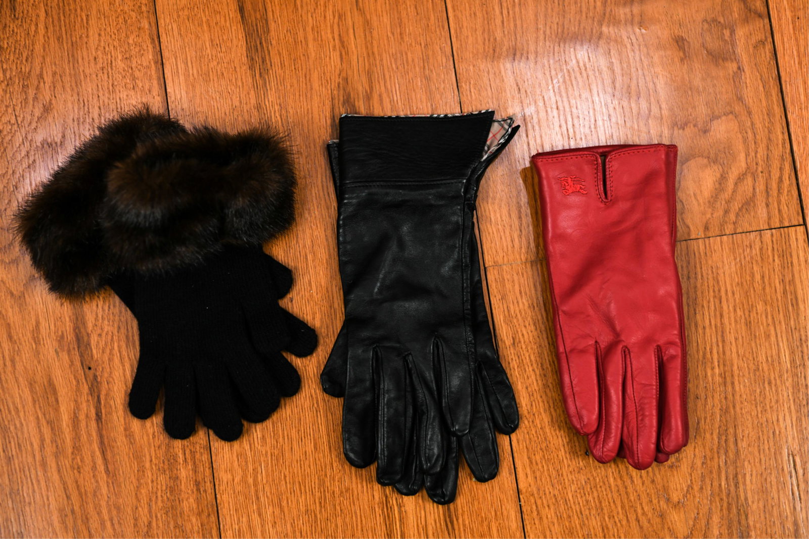 GROUPING OF WOMENS GLOVES INCL. BURBERRY: Dimensions: (Largest) L 9.5" Condition: little or no use.