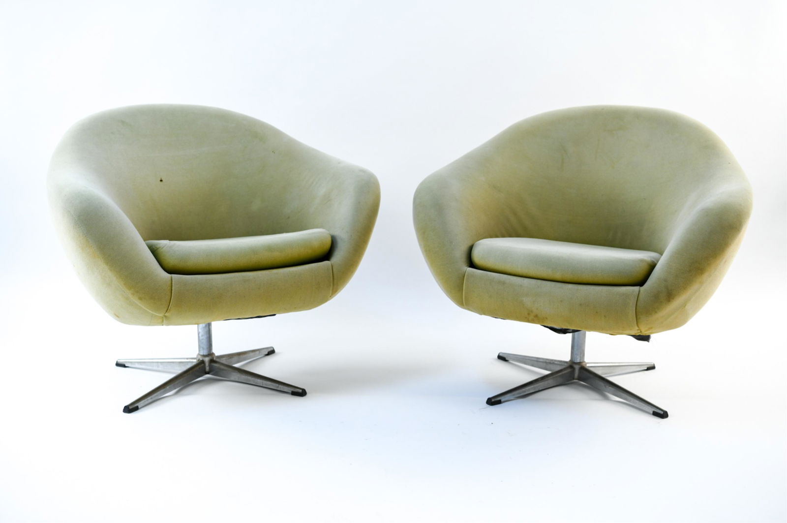 PAIR OF OVERMAN STYLE SWIVEL POD CHAIRS (1 of 15)