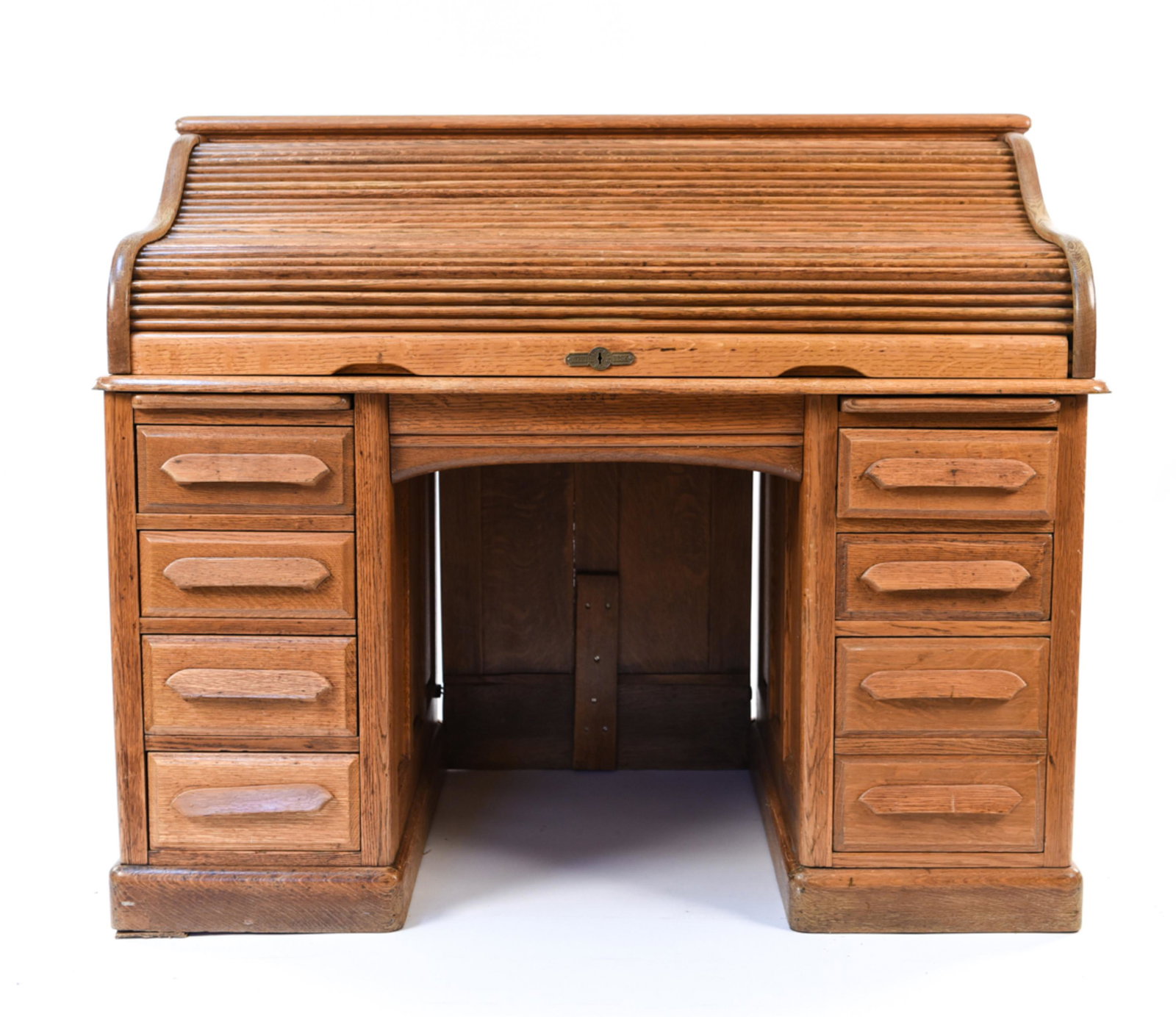 DERBY OAK ROLL TOP DESK: Dimensions: H 46" x W 54" x D 33.25" Condition: Some scratches, scuffs, and missing hardware.