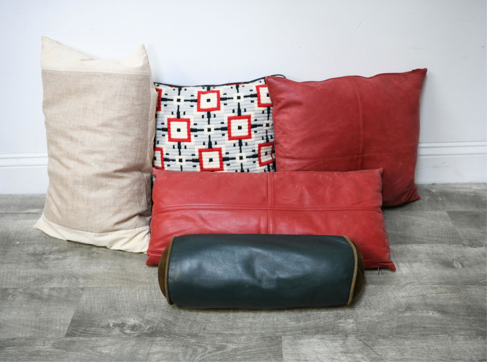 (4) THROW PILLOWS GROUPING (1 of 6)