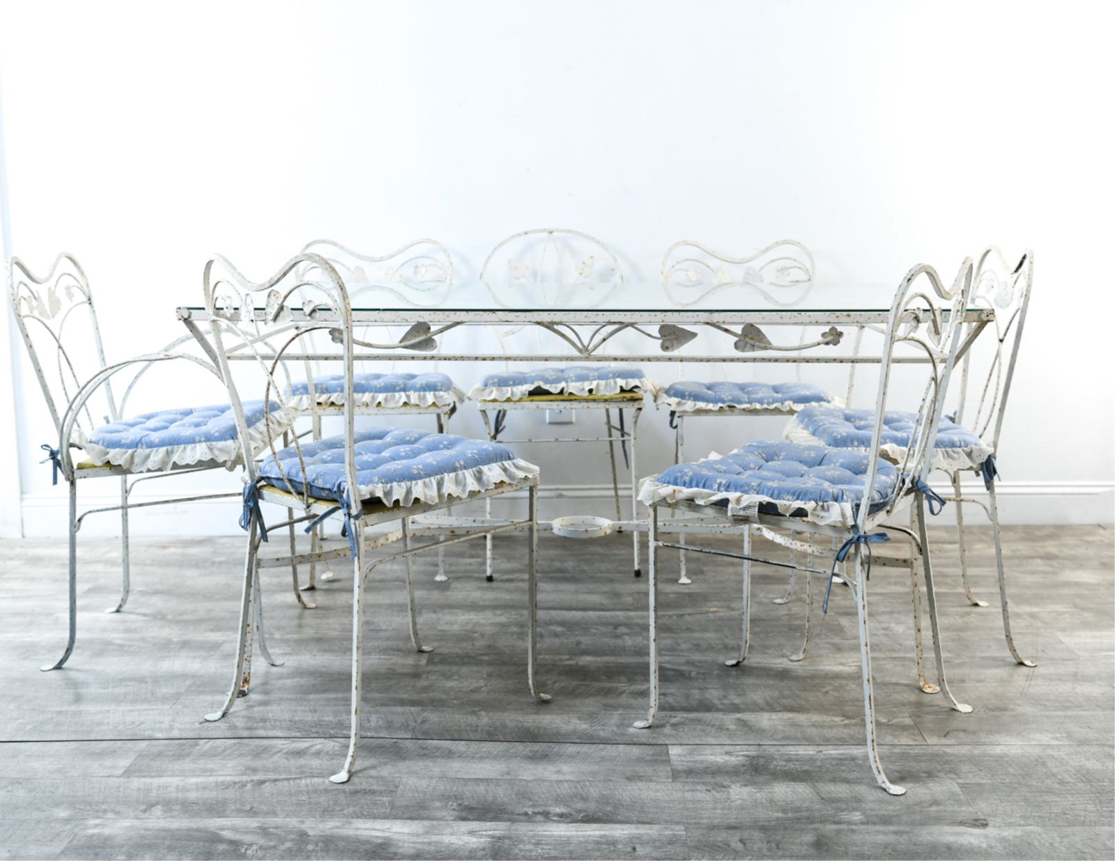 SALTERINI WROUGHT IRON OUTDOOR TABLE AND CHAIRS (1 of 15)
