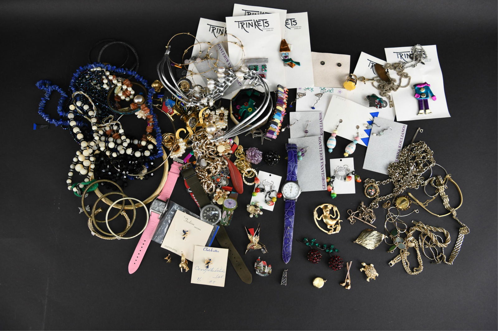 GROUPING OF COSTUME JEWELRY (1 of 13)