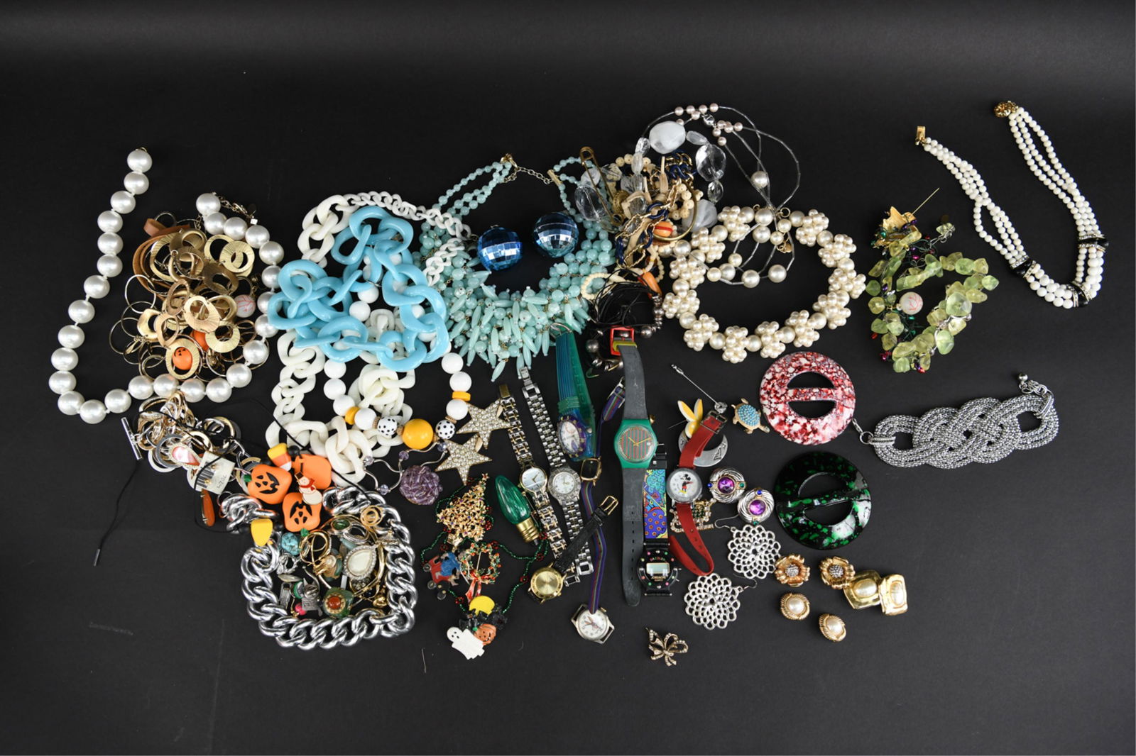 LARGE GROUPING OF COSTUME JEWELRY (1 of 11)