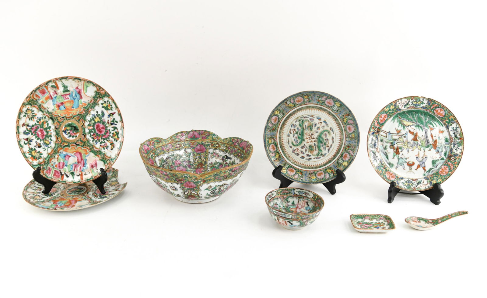 CHINESE ROSE MEDALLION PORCELAIN GROUPING (1 of 20)