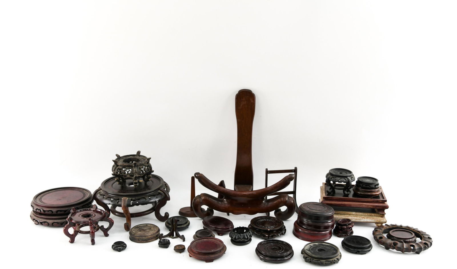 GROUPING OF CHINESE PORCELAIN STANDS (1 of 12)