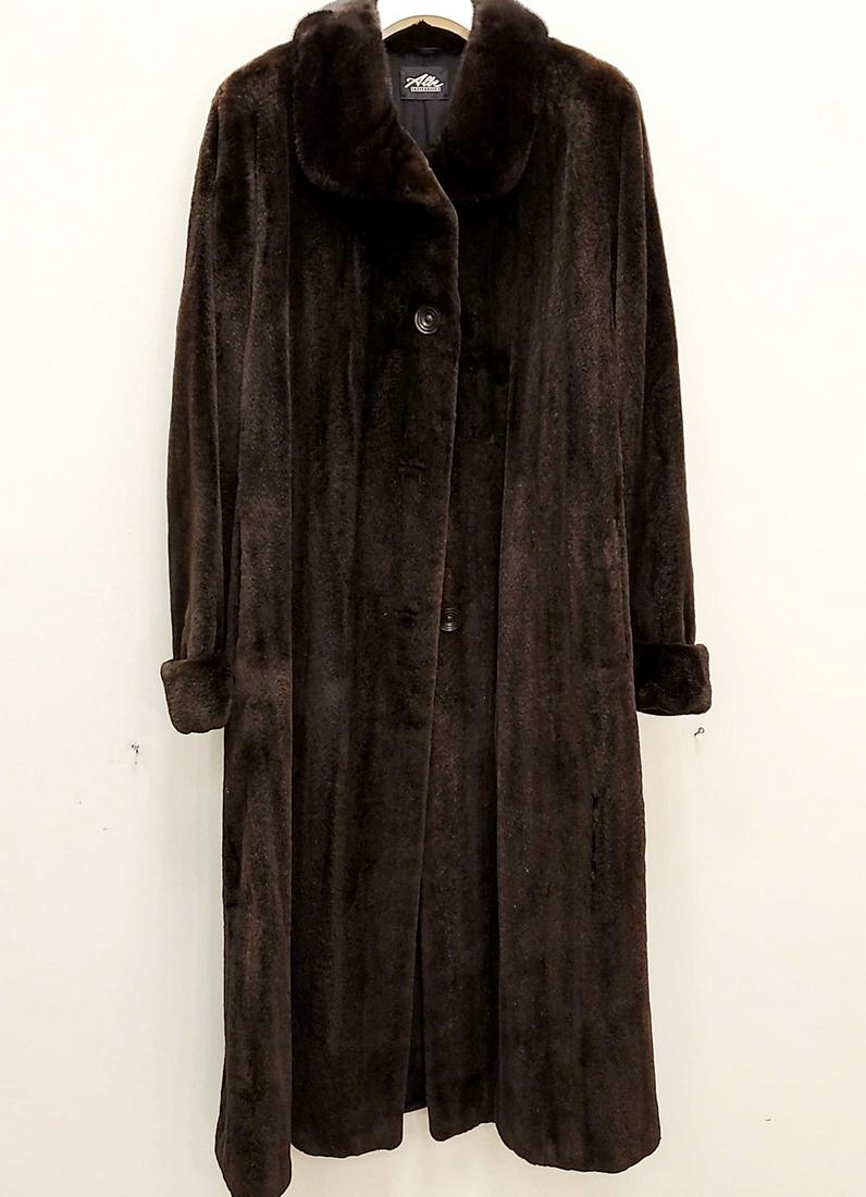 LADIES FULL LENGTH BROWN FUR COAT: Contemporary, Albe Collection. Size 6. With mink collar. Wooden buttons. Sheared mink fur. Dimensions: L 50", Sleeve 25" Condition: Lightly worn.