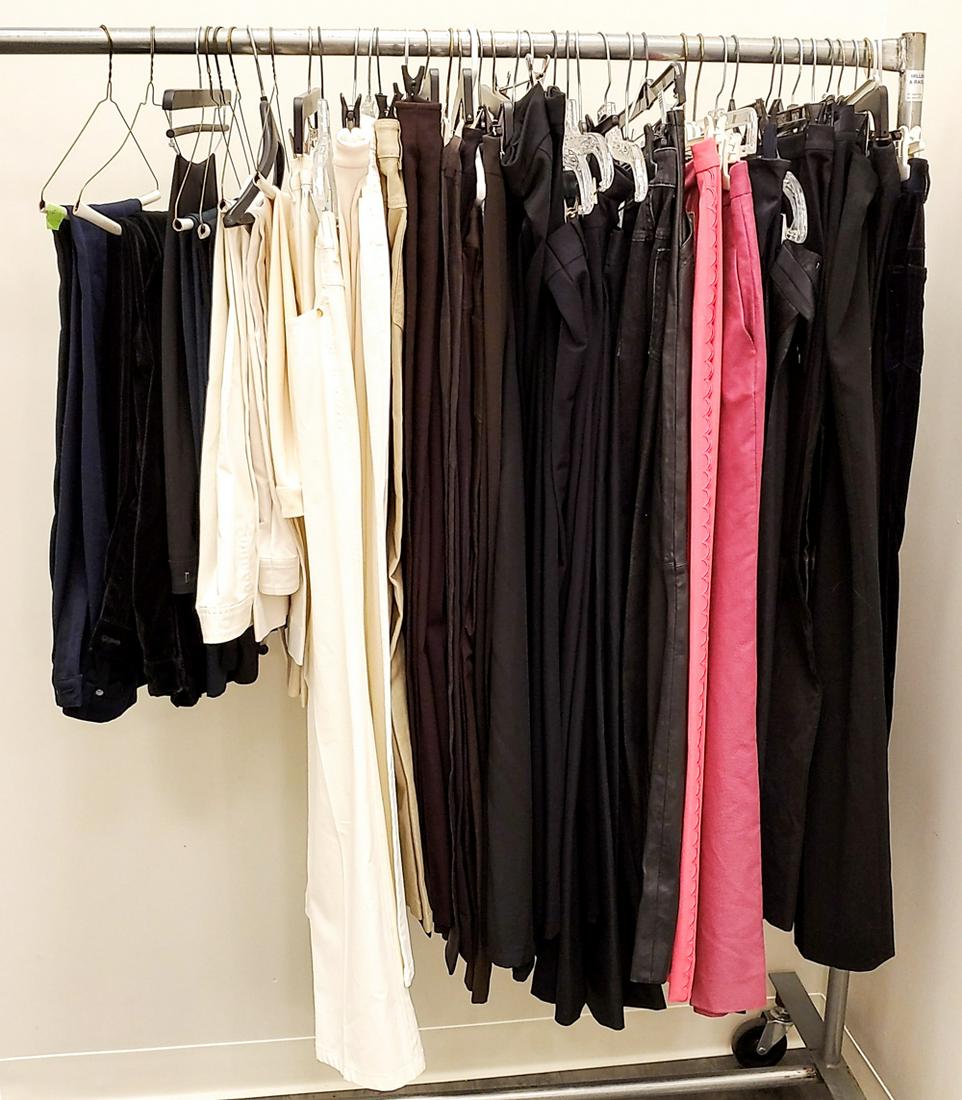 LARGE GROUPING OF LADIES DESIGNER DRESS PANTS: Mostly Escada (80%), also including a pair of Armani leather pants, Akris etc. Size: 38-44 Count: Approximately 39 pieces. Condition: Lightly used, no major signs of use.
