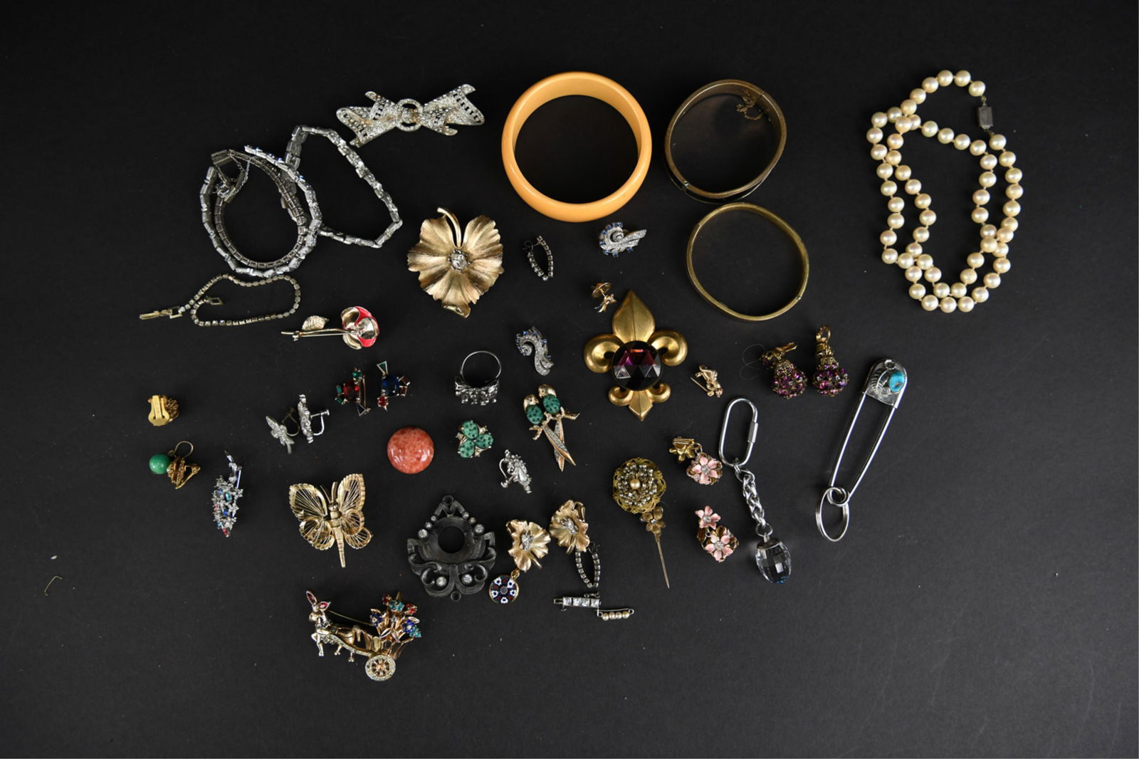 VINTAGE JEWELRY GROUPING: Including signed costume jewelry: Coro, Monet, Miriam Haskell, Jomaz, Trifari. Also includes some bakelite, gold filled etc. Dimensions: Fleur de lis pin: H 2.75" x W 2" Condition: Used, showing some