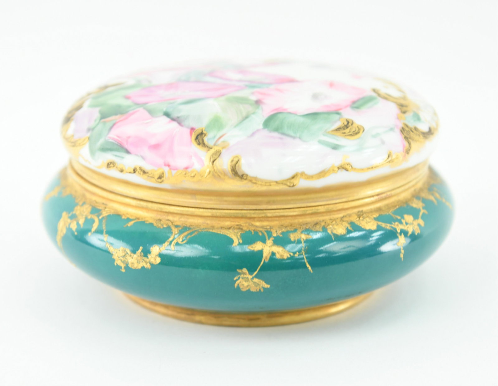 LIMOGES PORCELAIN DRESSER BOX: Signed Limoges under. Dimensions: H 4" x Dia: 9" Condition: Light surface wear.
