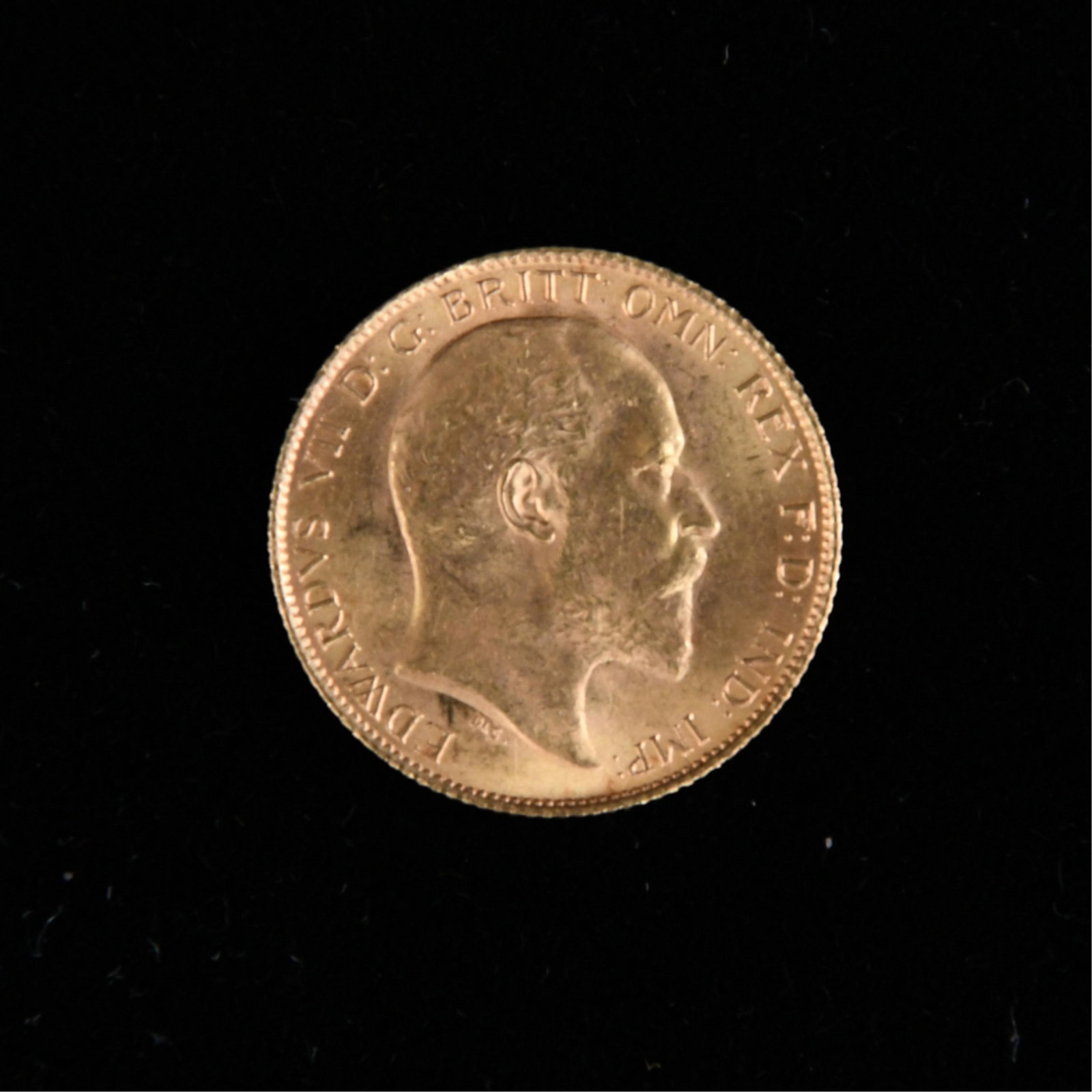 1904 BRITISH GOLD SOVEREIGN: 22k. Dimensions: Diam .75" Condition: The slightest of wear.