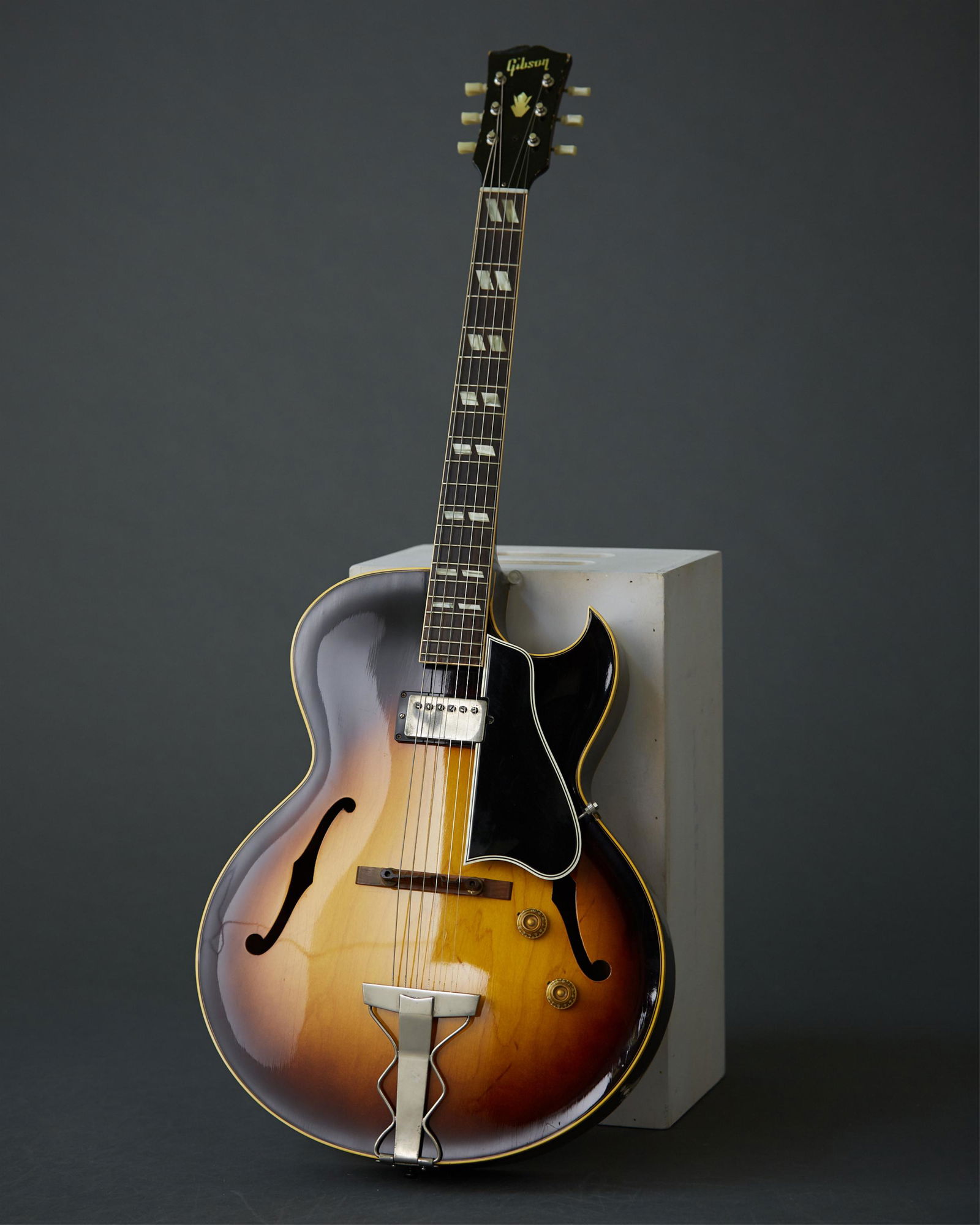 1957 GIBSON ES-175 SEMI-HOLLOW BODY GUITAR (1 of 20)