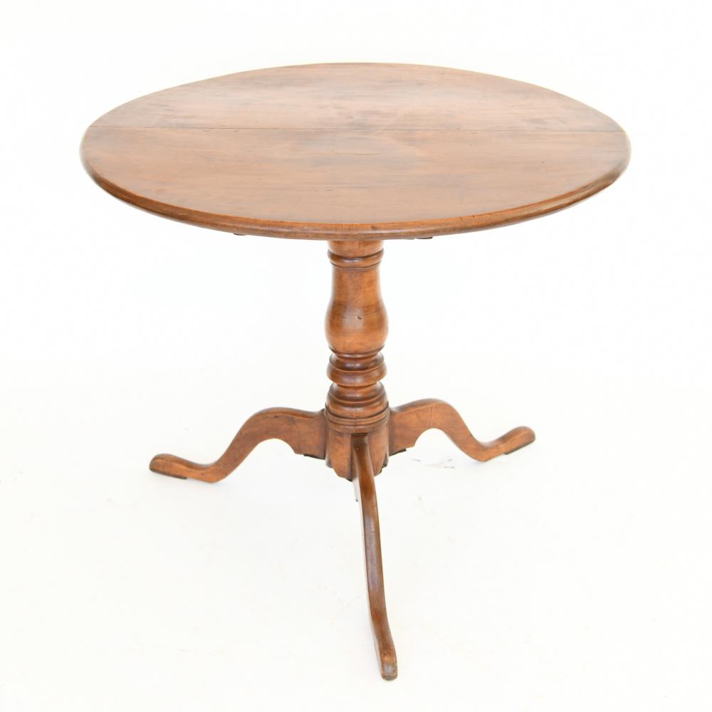 18TH/19TH C. AMERICAN COUNTRY TILT TOP TABLE (1 of 7)