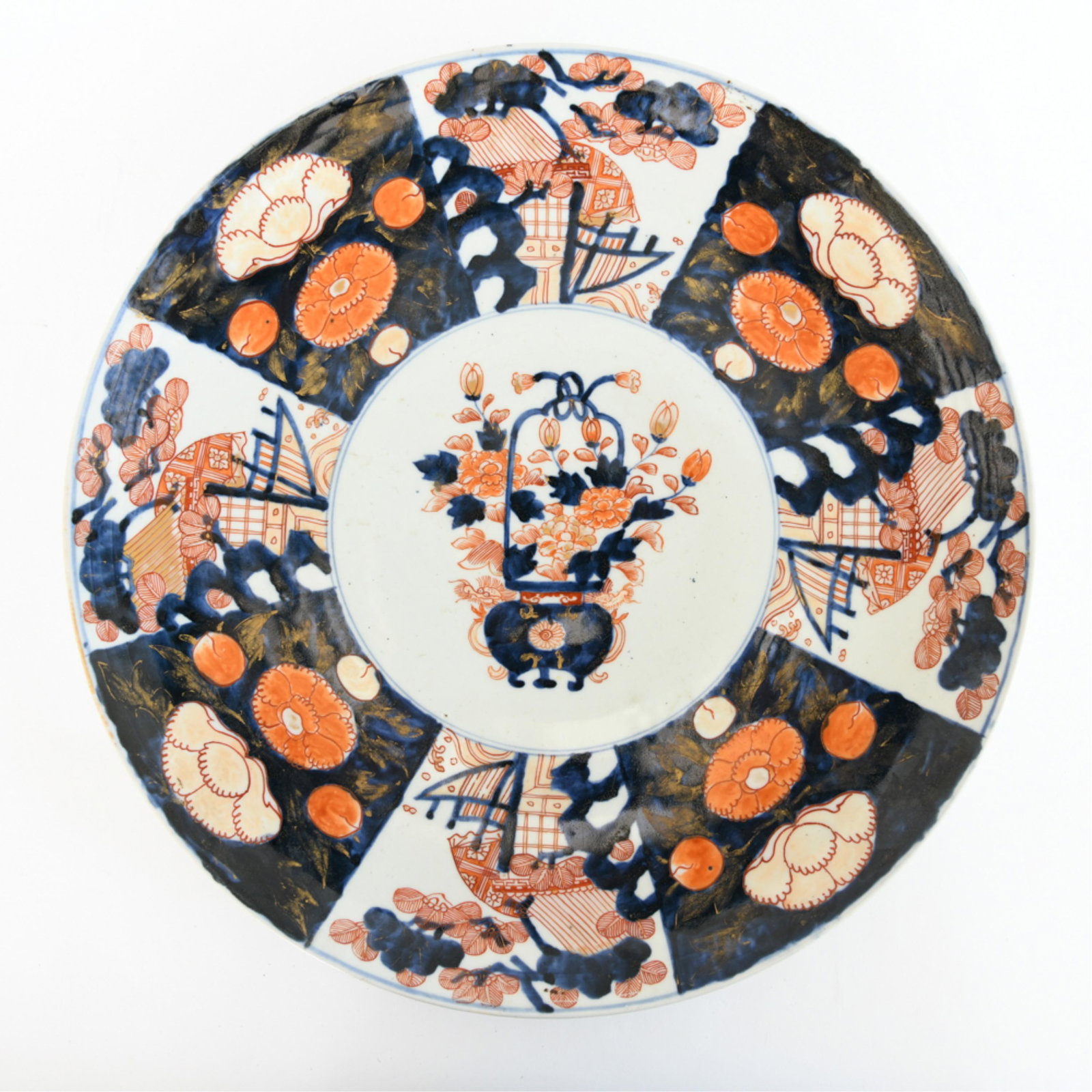 ANTIQUE IMARI PORCELAIN CHARGER: Marked underneath. Dimensions: D 18.25" Condition: Some wear to gold. Couple stress cracks.