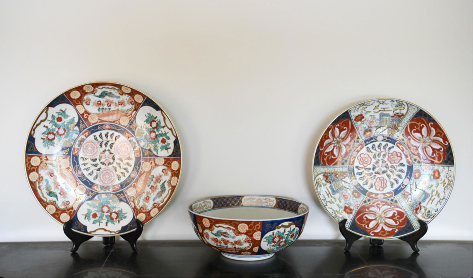 GROUPING OF MODERN IMARI STYLE PORCELAIN (1 of 18)