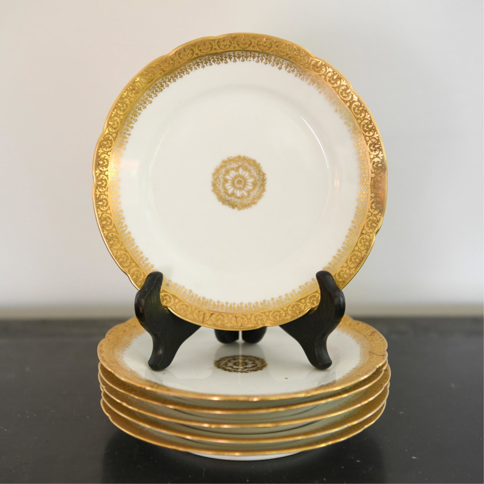 (6) ANTIQUE J. POUYAT JPL FRANCE LIMOGES PLATES: Marked on bottom. With gold overlay. Dimensions: D 6" Condition: Signs of use including wear to gold overlay.
