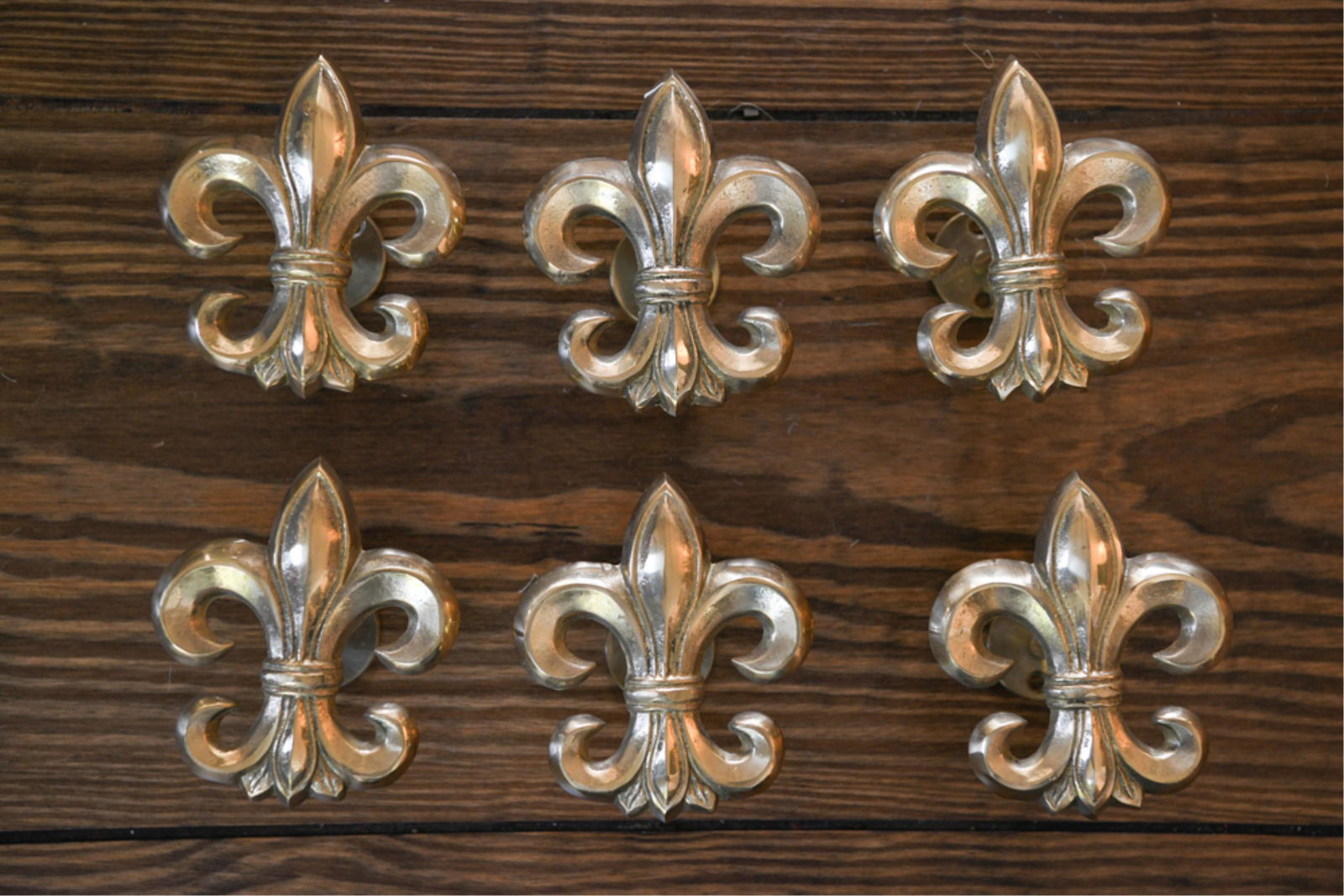 (6) VINTAGE BRASS FLEUR DE LIS CURTAIN TIEBACKS (1 of 6)