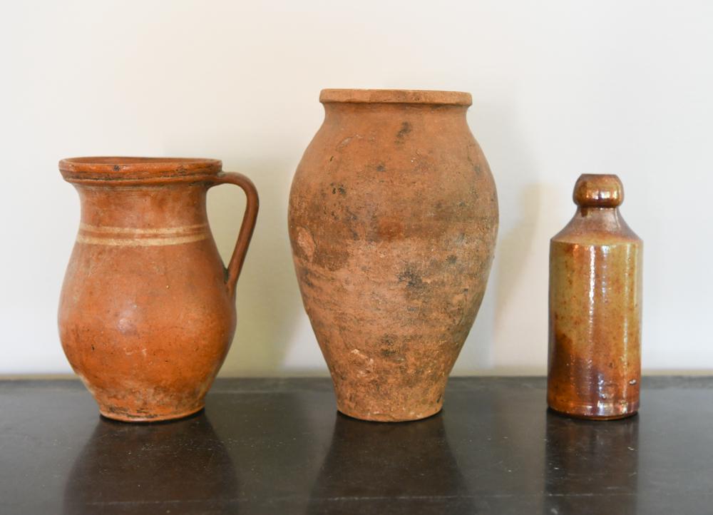 GROUPING OF ANTIQUE POTTERY (1 of 9)