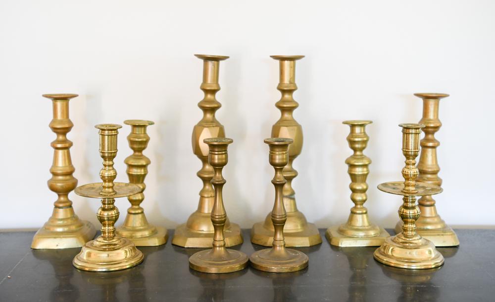 GROUPING OF VINTAGE BRASS CANDLE STICKS (1 of 14)
