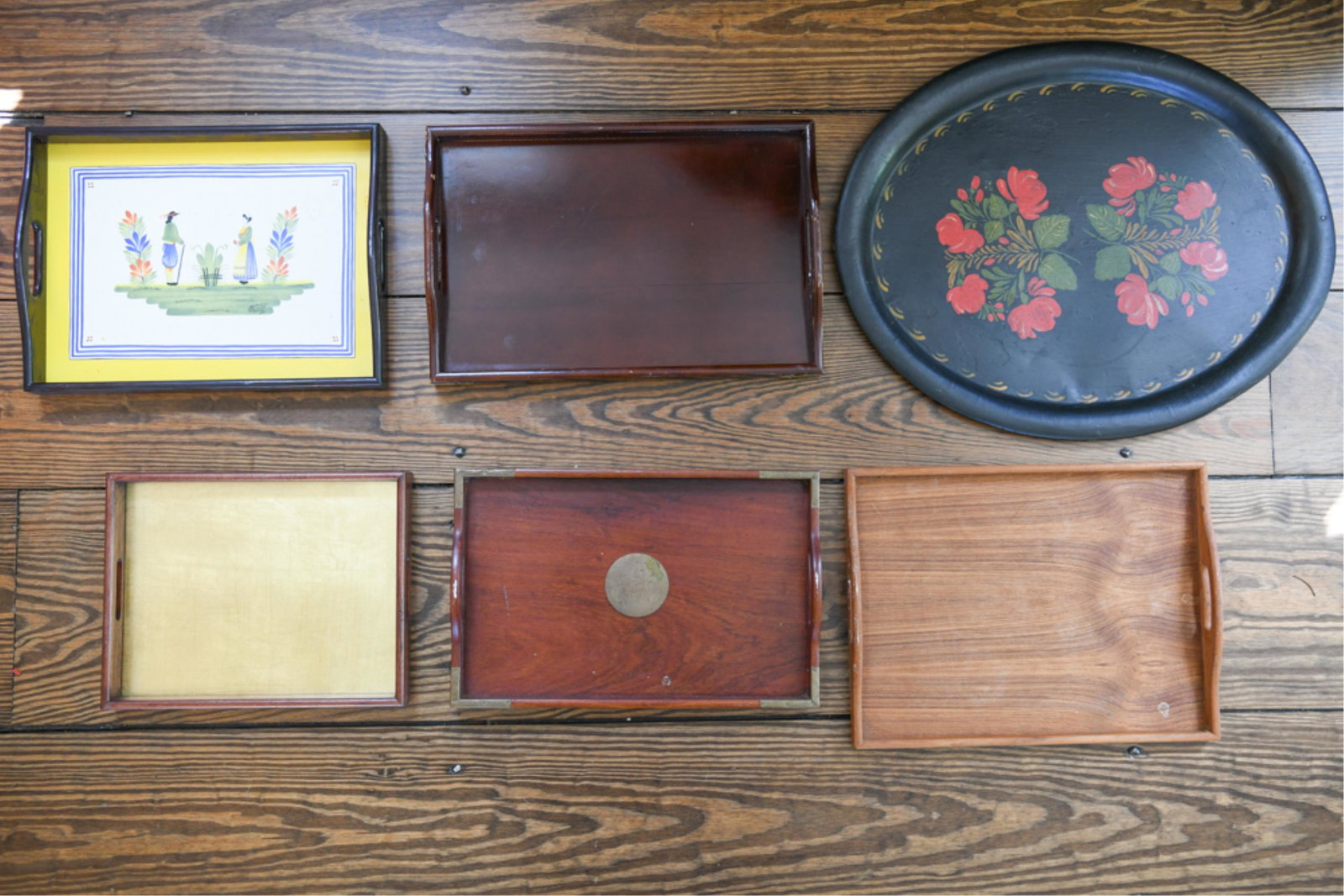 GROUPING OF VINTAGE SERVING TRAYS (1 of 6)