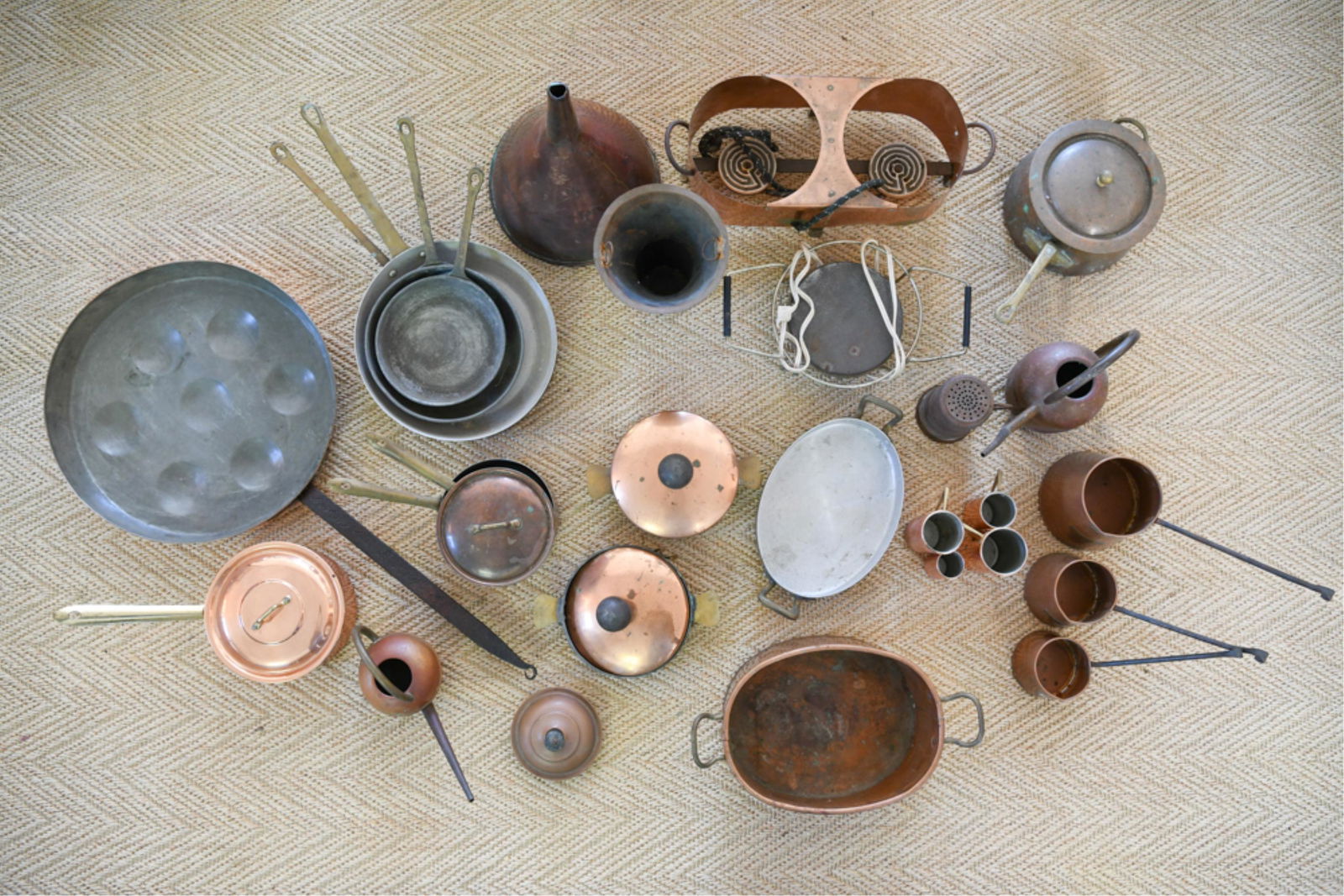 LARGE GROUPING OF ANTIQUE/VINTAGE COPPER (1 of 13)