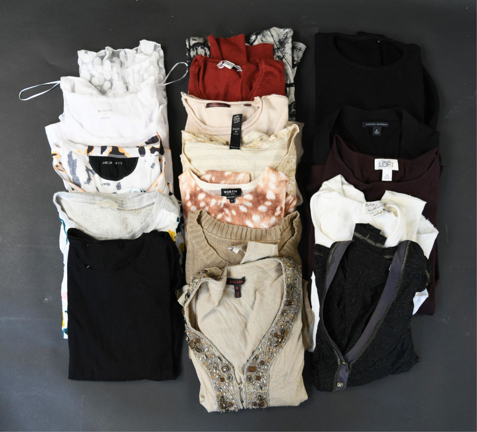 LADIES BOUTIQUE & DESIGNER TOPS: Including some light cashmere sweaters. Designers include: Escada, Worth, Feral Childe, 5255 America, Annette Gortz, Aldo Martins, Banana Republic, Loft, Marc Cain, Deletta, etc. Sizes: M-L Condition: