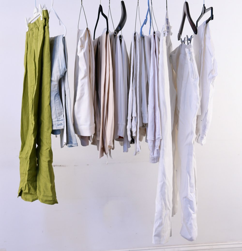 GROUPING OF WHITE SLACKS: Rena Lange, Provence, W by Worth, Cabi, Kraft Larry, Vex, Anne Klein etc. Sizes: 6-10 Condition: Lightly worn.