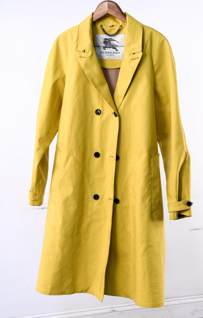 BURBERRY YELLOW TRENCH COAT: Size: US 12 Condition: Used, showing light signs of use.