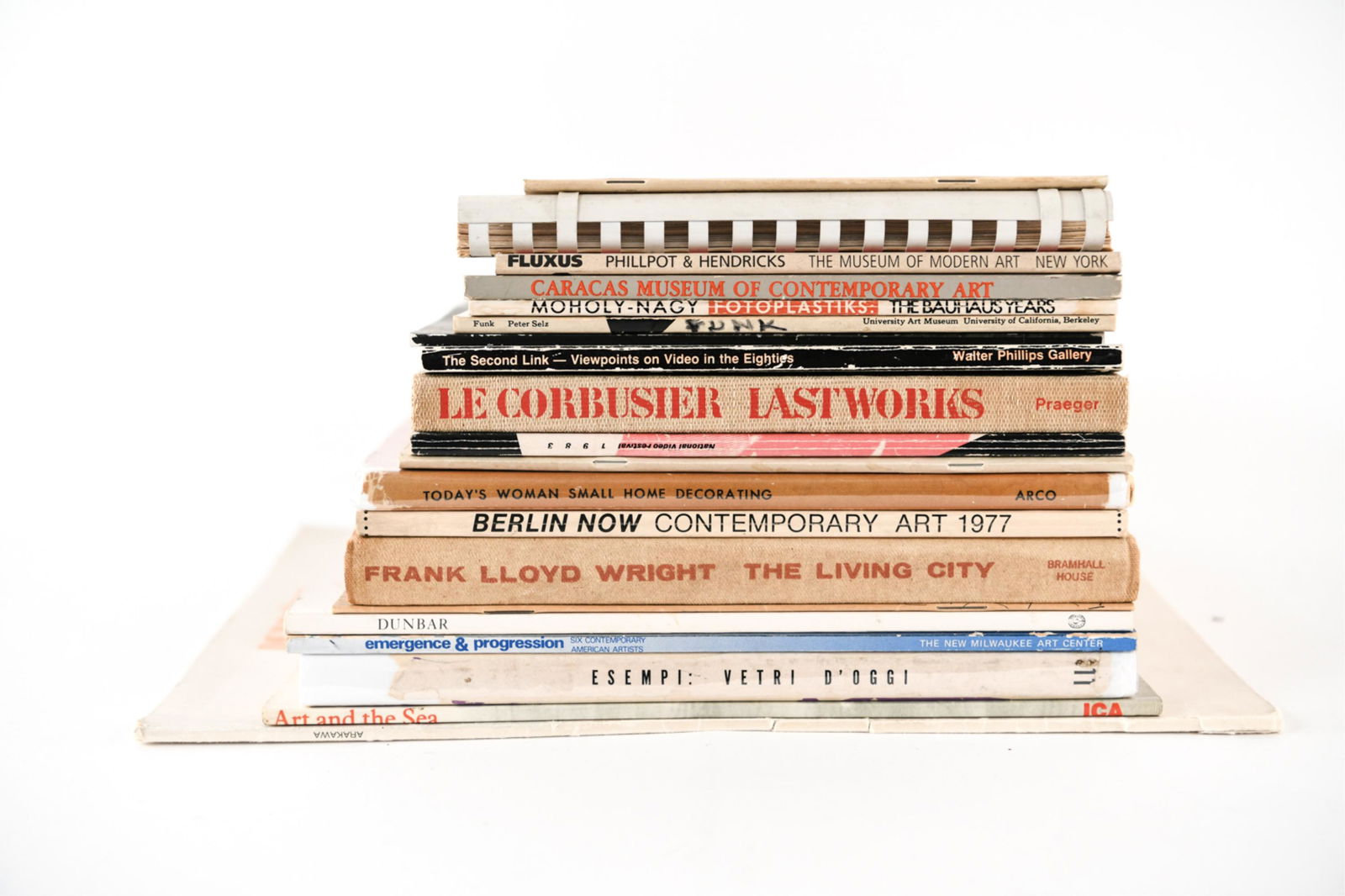 (19) GROUPING OF MID-CENTURY DESIGN BOOKS: A grouping of Mid-Century design/architecture books including Art and the Sea, Funk by Peter Selz, Le Corbusier Last works, Von Gericault bis Picasso (in German), Emergence and Progression, Canadian S